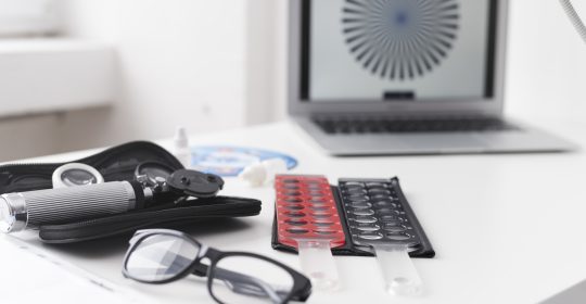 Equipamentos de optometria: o que é essencial no seu consultório?